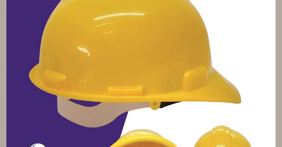 Casco de seguridad marca JyrsaTipo cachuchaVarios colores Suspensión textil (Nylon 19 mm) de 4 puntos Tipo I, Clase “E” (dieléctrico), resistente a más de 20,000 Volts Concha plástica de 98.5% polietileno y 1.5% pigmento con base de polietileno Cojinete de foam lavable y reemplazable, que absorbe la sudoración Casco de seguridad Jyrsa Amarillo