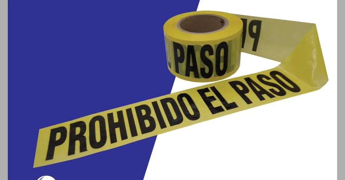 Cinta delimitadora prohibido el paso